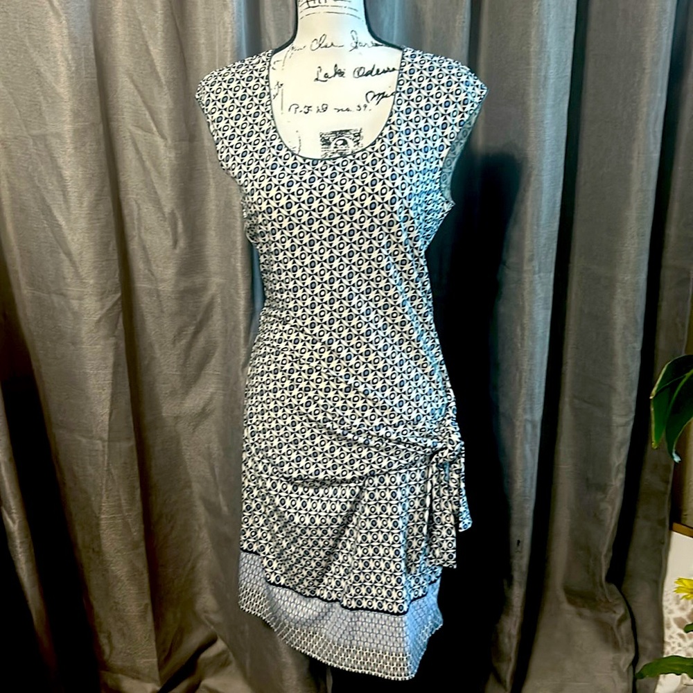 Medium Max Studio blue and white chain Link Side. Very nice!